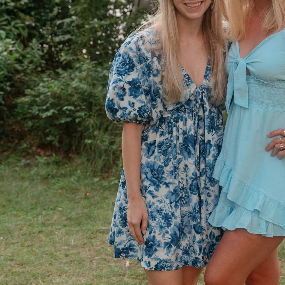 Abercrombie dress blue and white floral